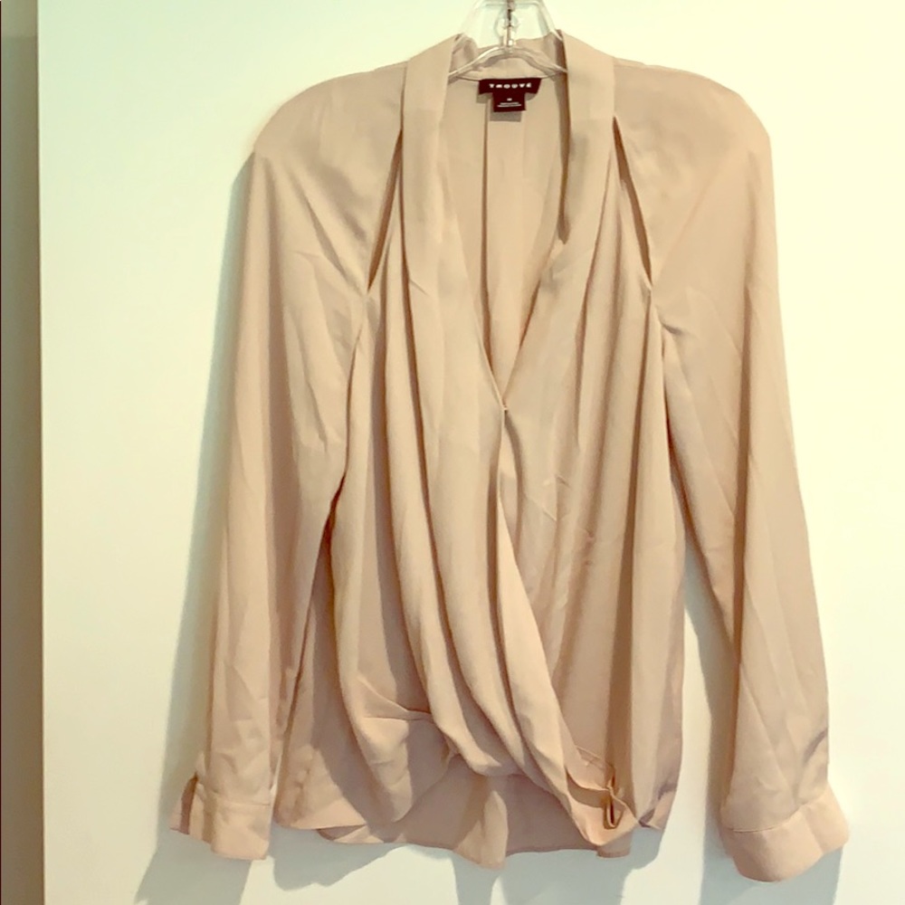 Nordstrom brand Trouve pale pink/ bone blouse